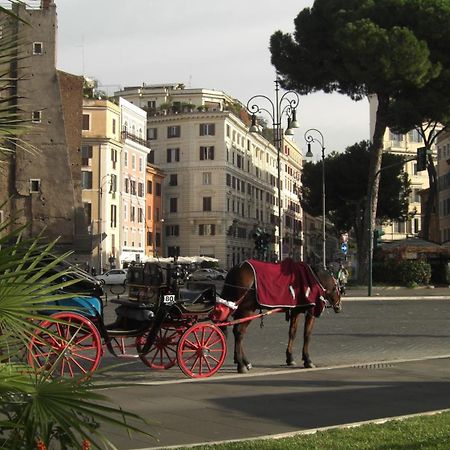 2 Passi Al Colosseo B&B Roma Exterior foto