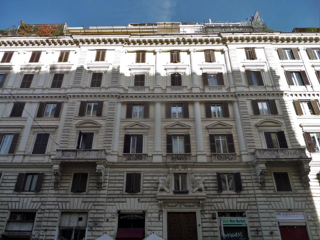 2 Passi Al Colosseo B&B Roma Exterior foto
