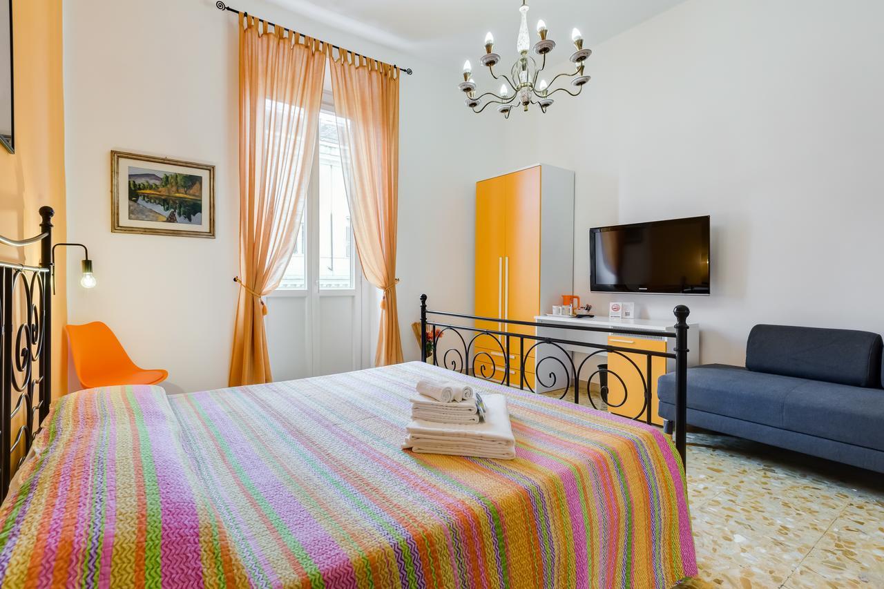 2 Passi Al Colosseo B&B Roma Exterior foto